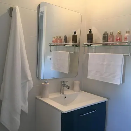 Surumai House, Casa En Un Pueblo De Ensueno Нивар